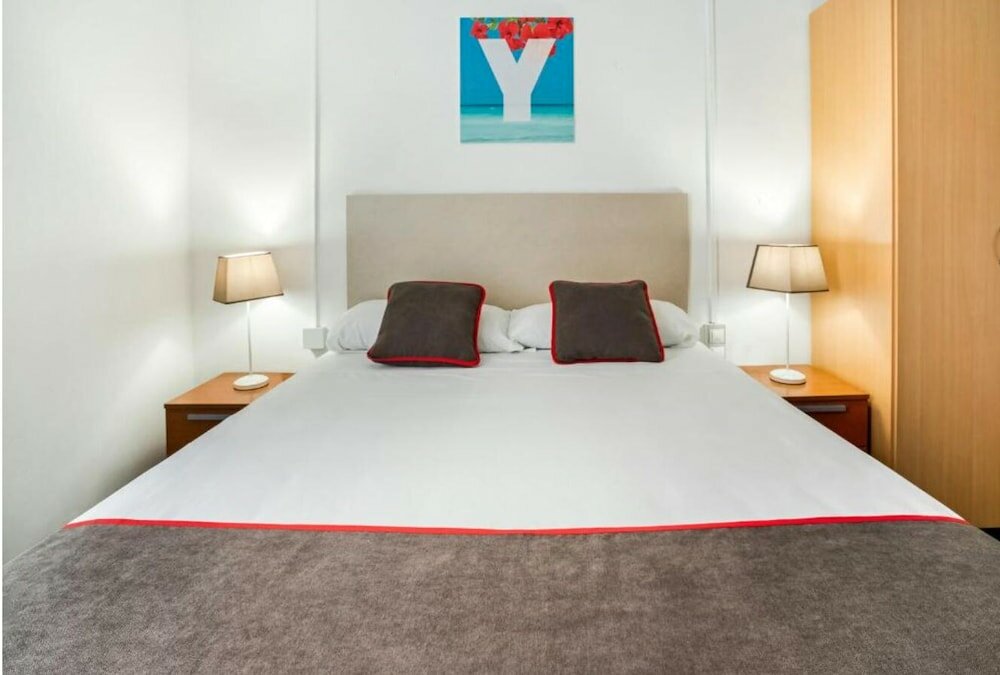 Фото Hostal El Patio de la Luna by Vivere Stays