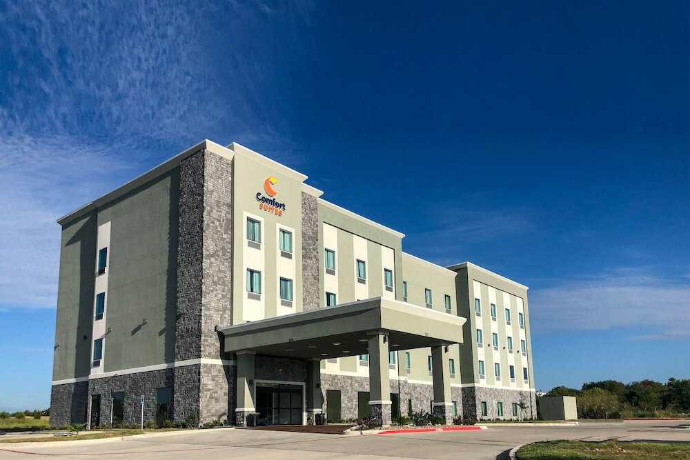Фото Comfort Suites DeSoto Dallas South