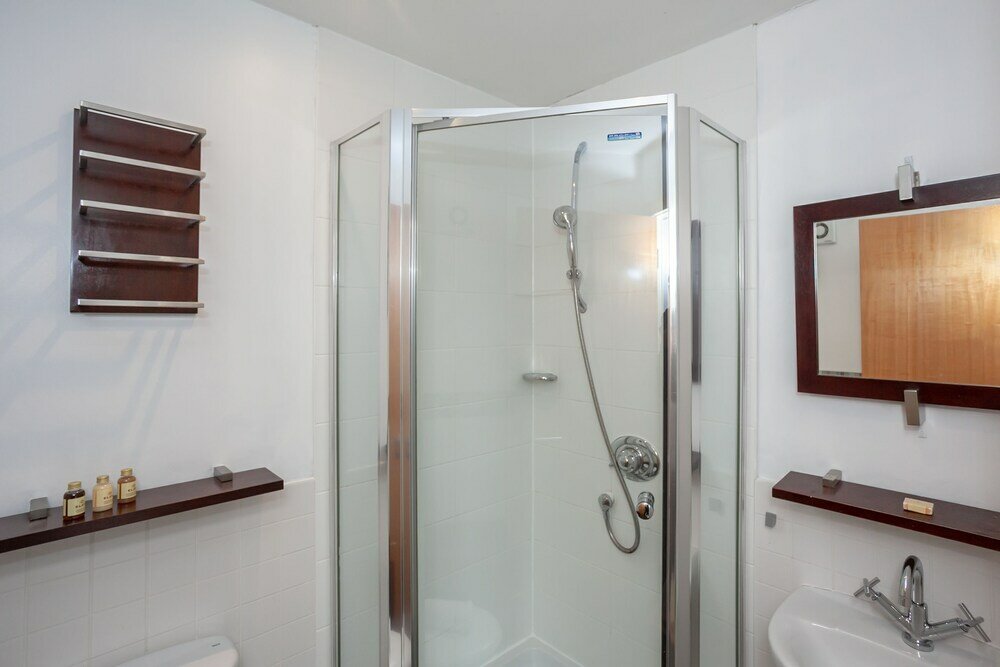 Фото Lakeside view - Manchester townhouse