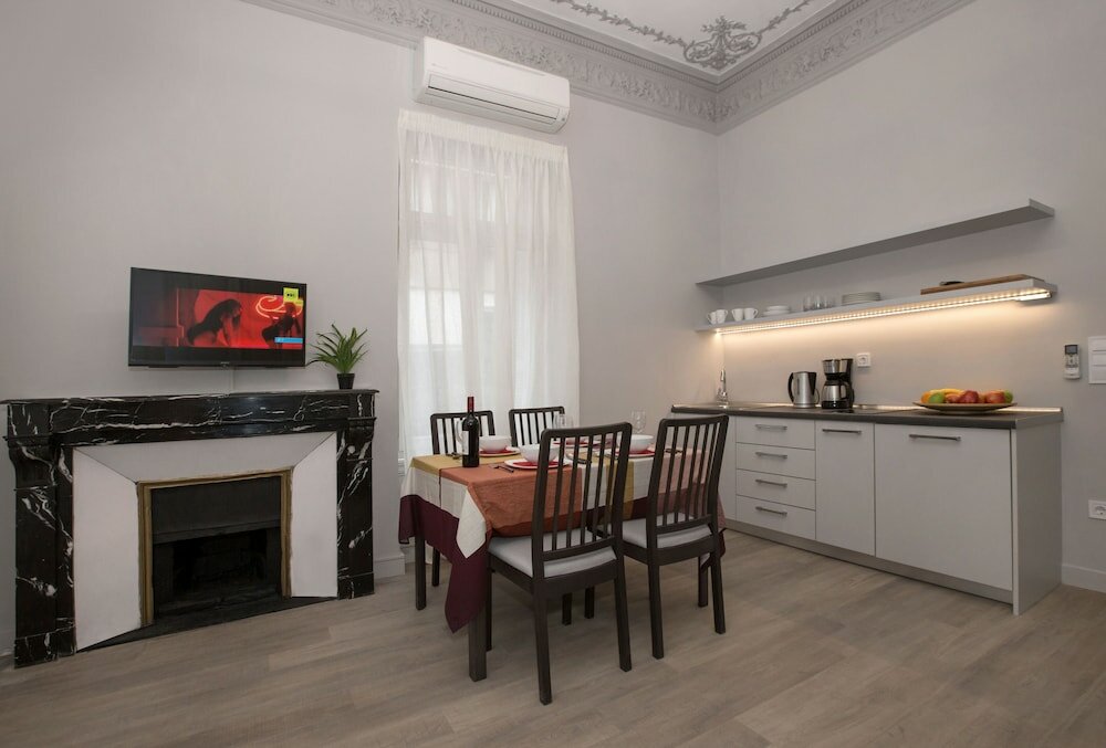 Фото Sophisticated Apartment in Syntagma by Ghh