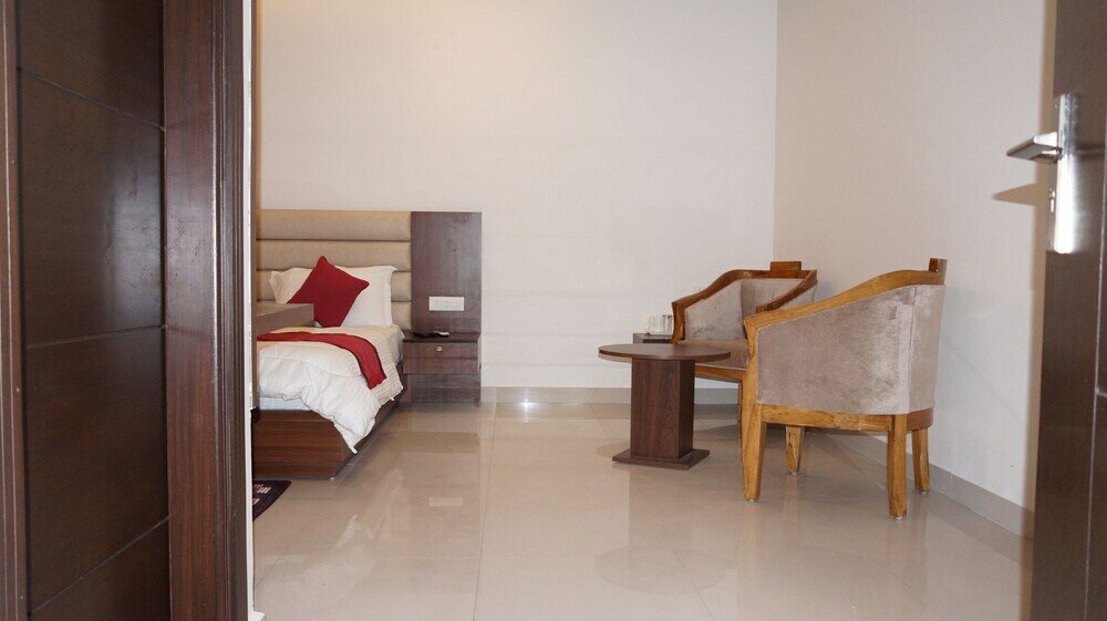 Фото Hotel Aakash Residency