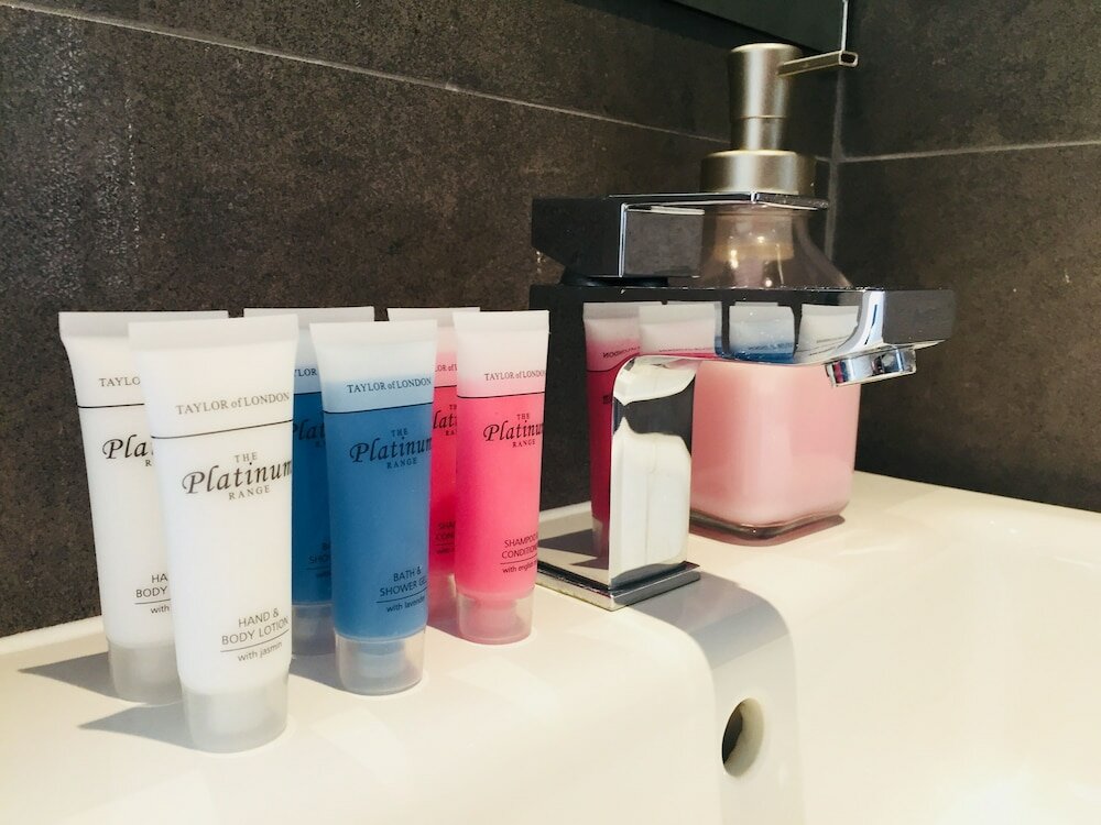 Фото The Glasshouse Apartments