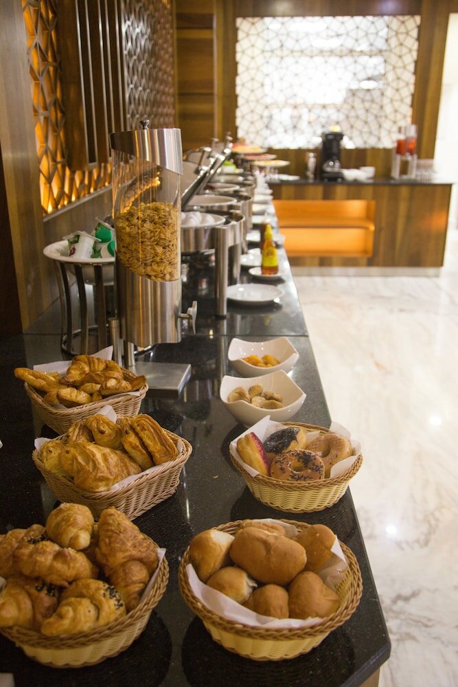 Фото Crown Rose Hotel