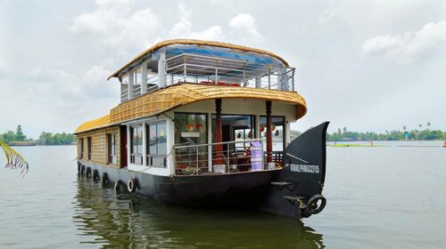 Upper Deck Houseboat