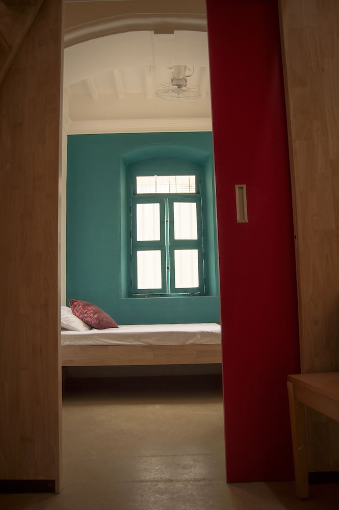 Фото Roambay Hostels