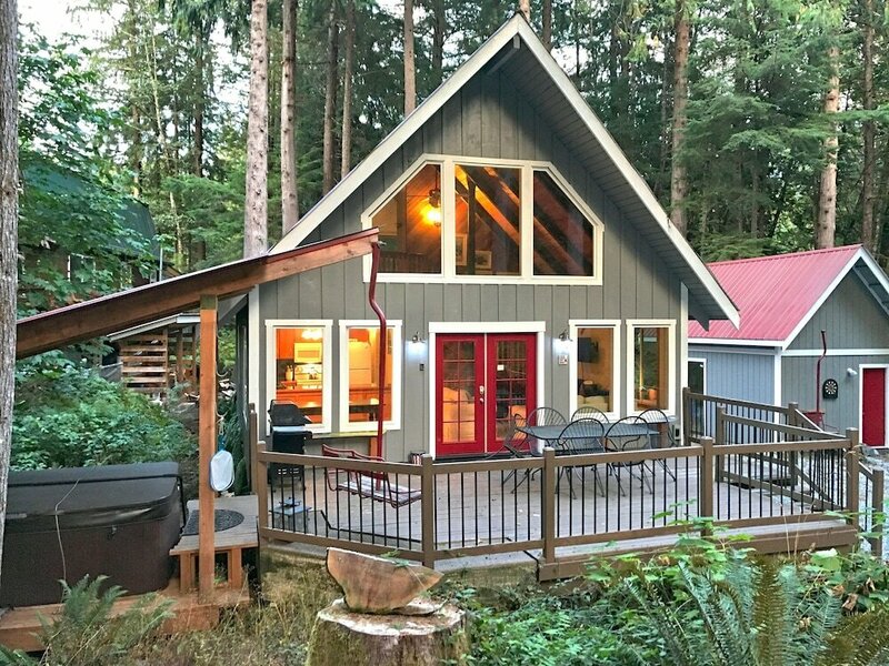 Гостиница Mt. Baker Lodging Cabin 44 – Hot Tub, Wifi, Sleeps 6! by Mbl