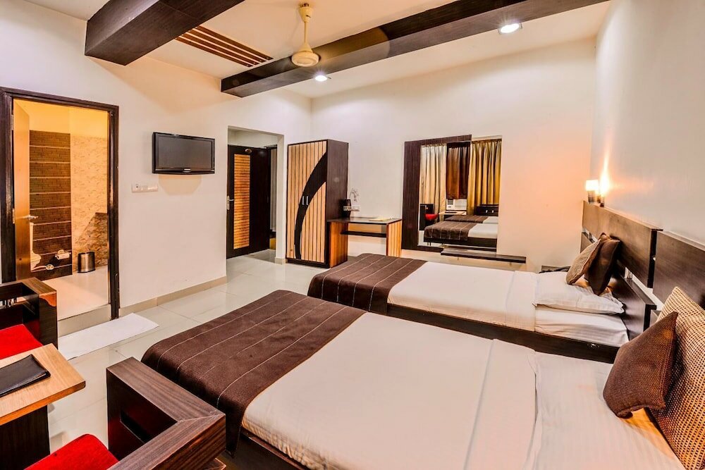 Фото Raghu Mahal Hotel