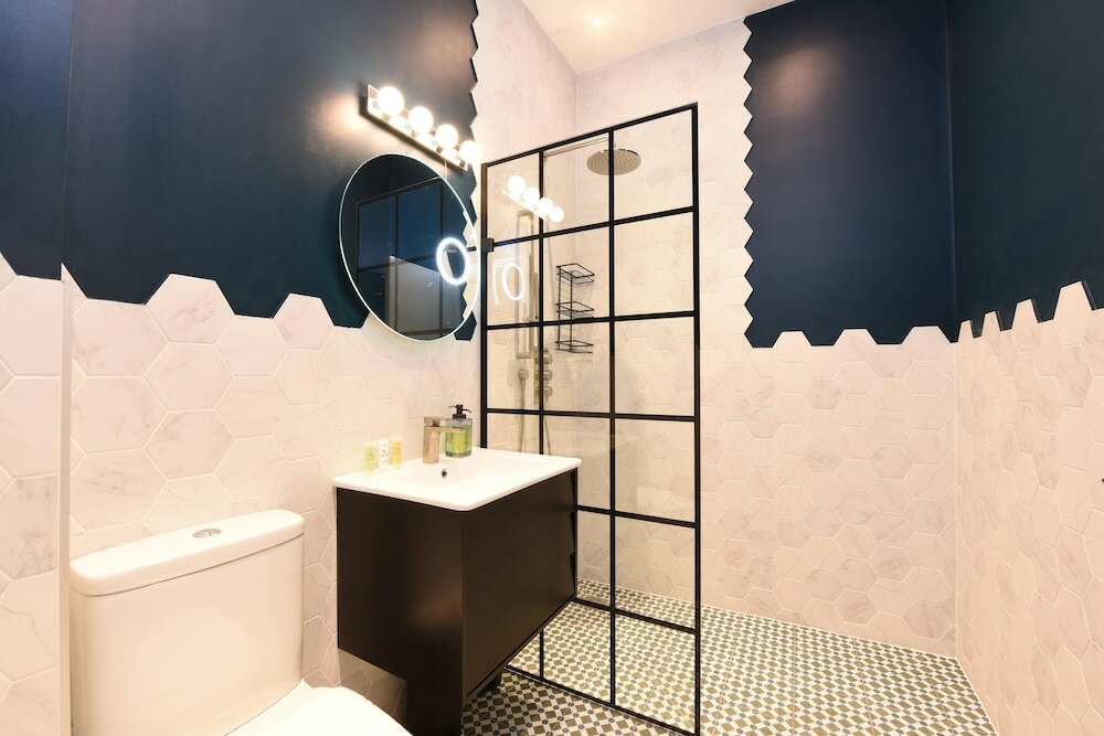 Фото Stylish & Spacious Deluxe Apartments near Victoria Station