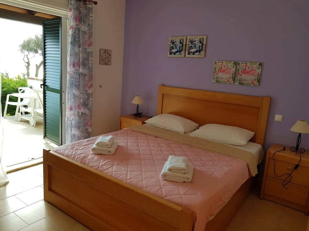 Фото Menigos Ab4g № 50 Beachfront 2 Bdr Apt