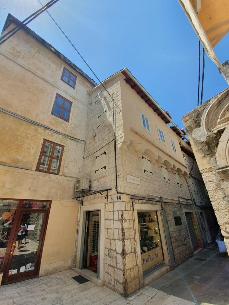 Фото The Suites at Central Split