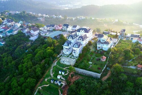 Гостиница Dalat De Charme Village в Далате