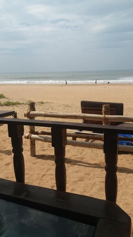 Фото Madhu Beach Huts