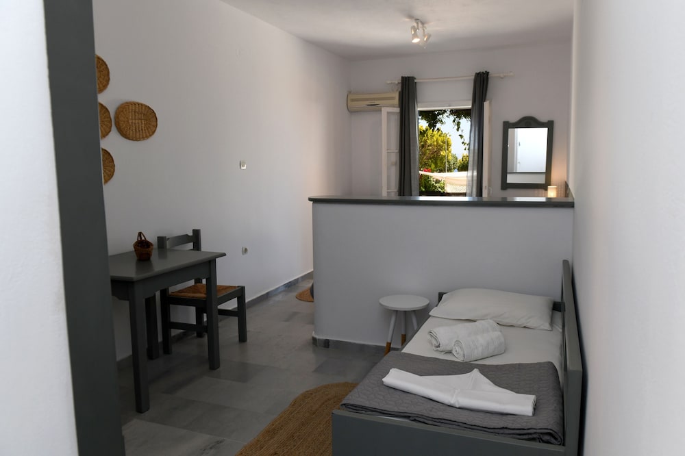 Фото Dryades Family Hotel