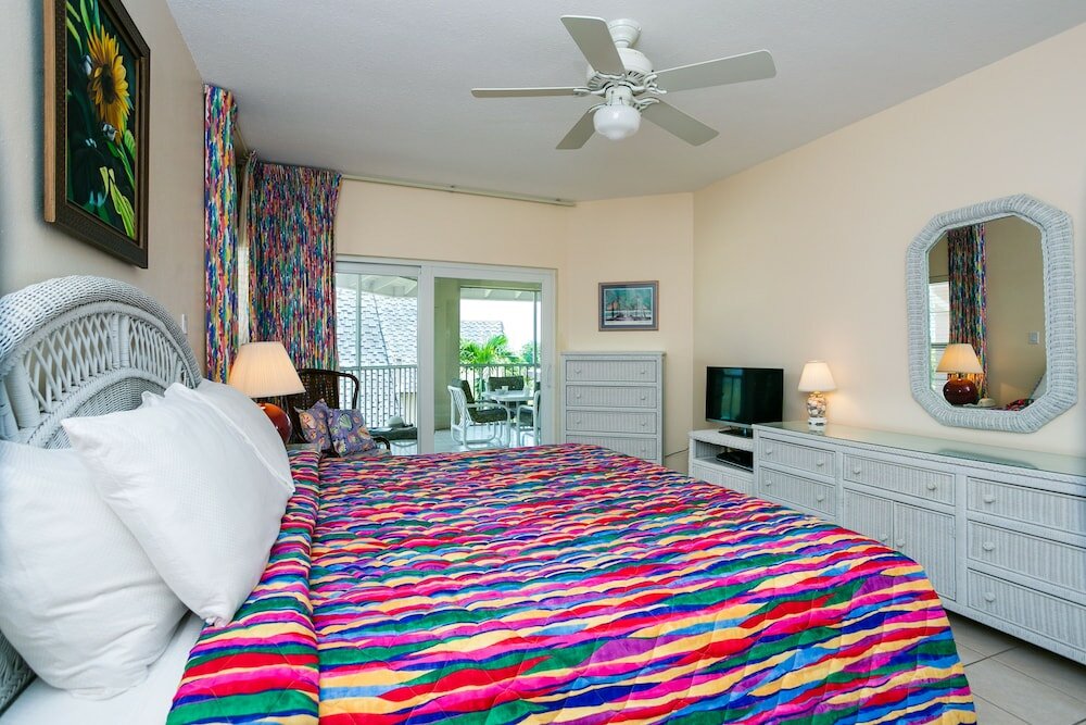 Фото The Colonial Club, Oceanfront Condos