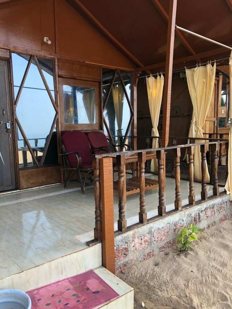 Фото Madhu Beach Huts