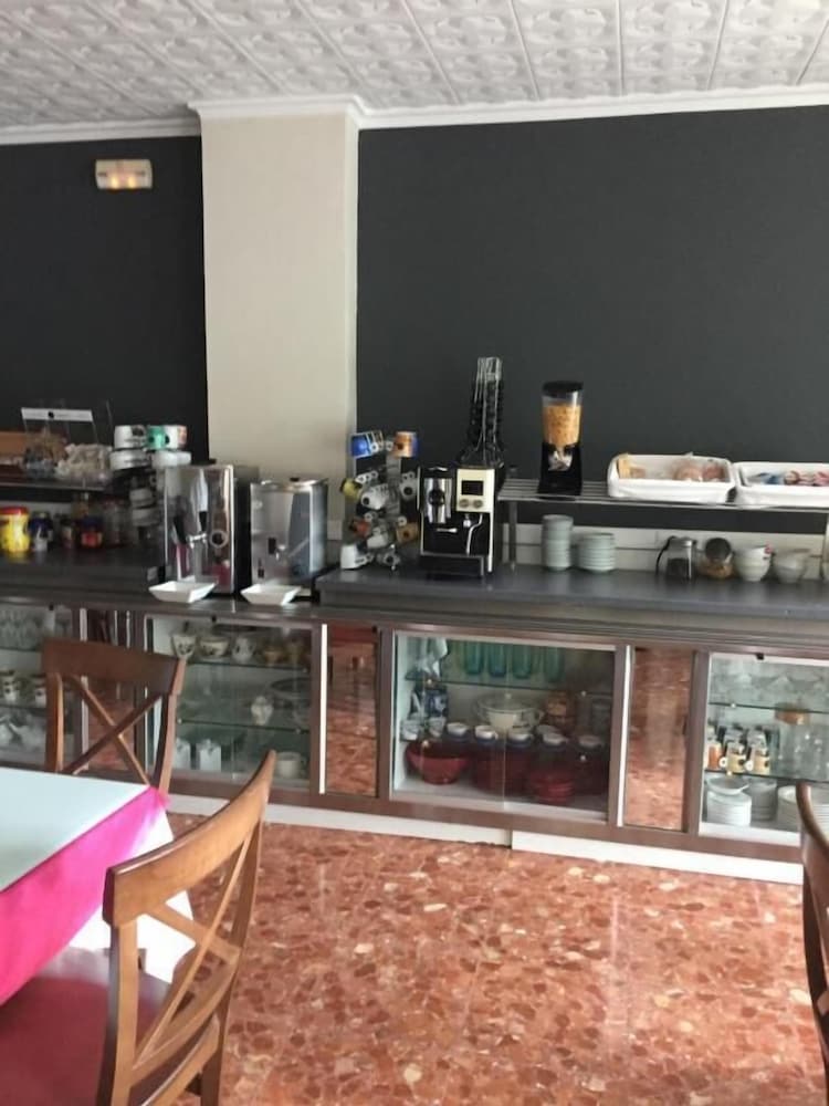 Фото Hostal Comercio