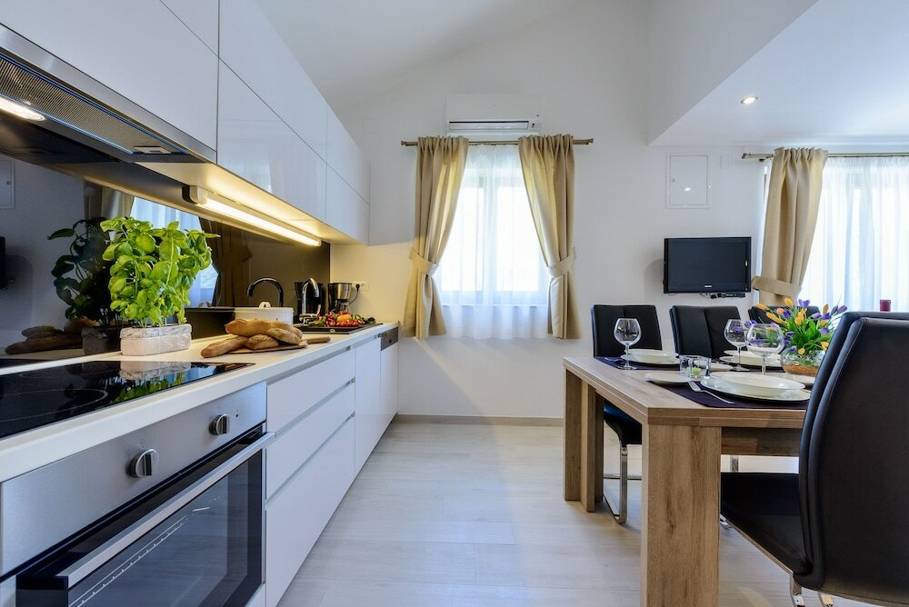 Фото Holiday Home with Private heated Pool, Sea view & Basketball Court