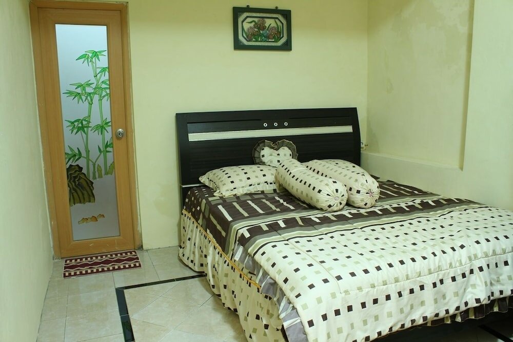 Фото Marry Ind Vila & Guest House Gunung Kawi Malang