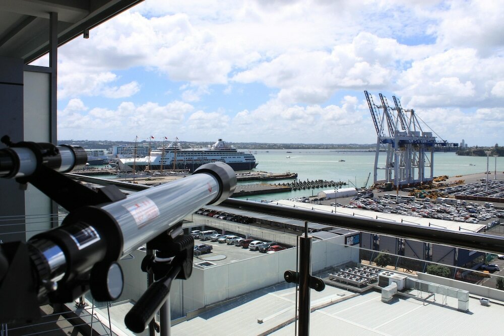 Фото Waterfront Highrise Apartment