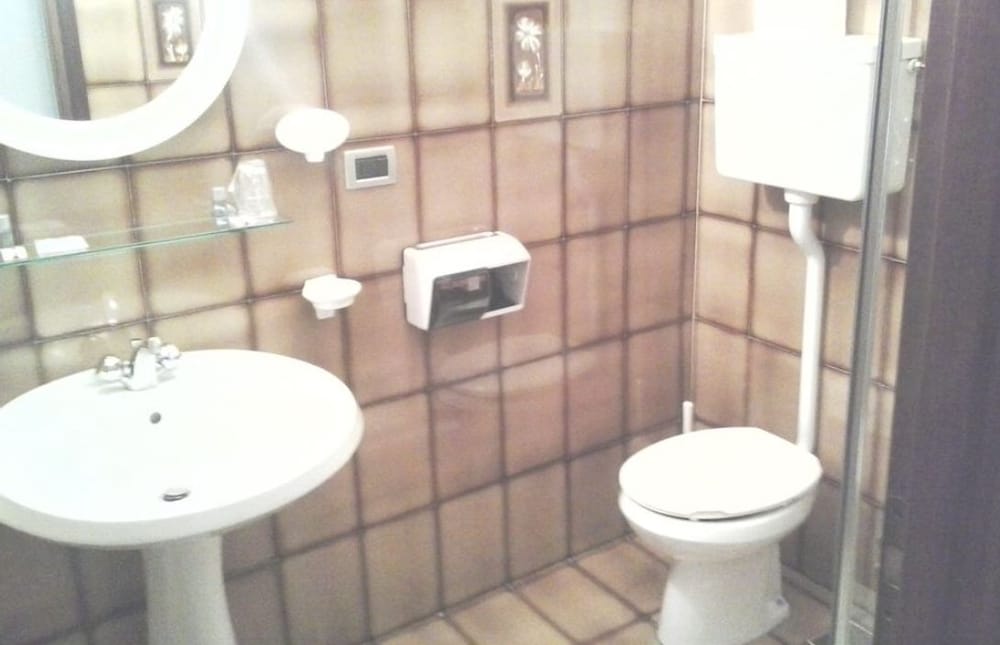 Фото Hotel Mezzolago