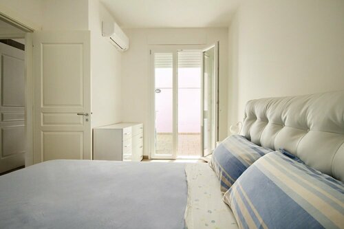 Гостиница Luci Front Beach House