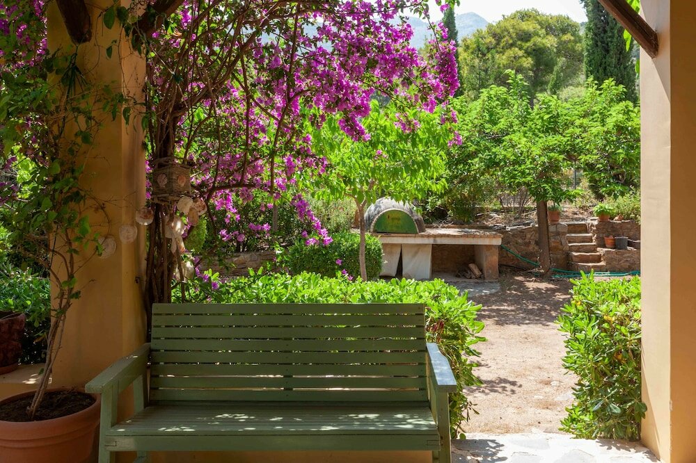 Фото Beautiful mini eco farmhouse