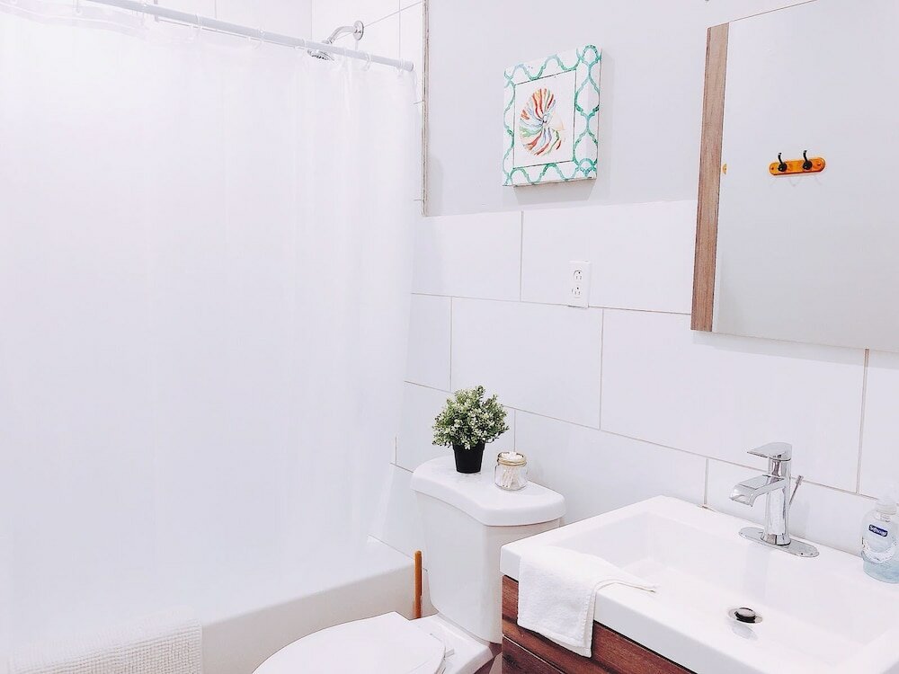 Фото Three Bedrooms Two Bathrooms Entire Unit