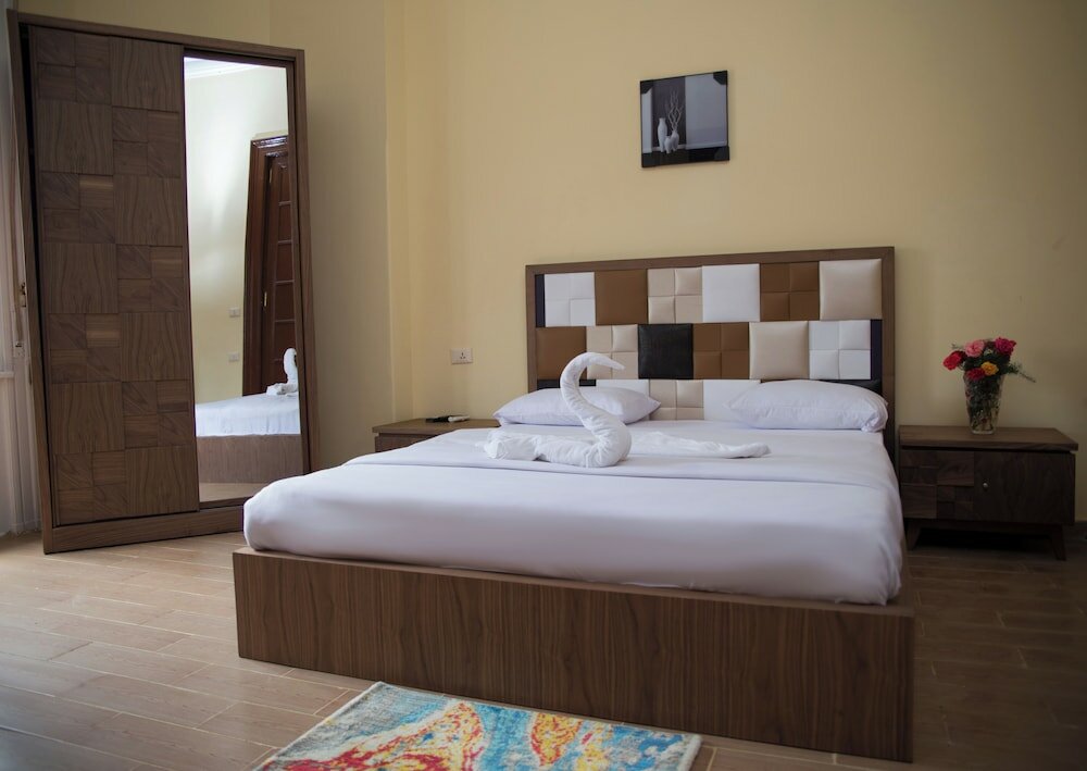 Фото New Grand Royal Hotel