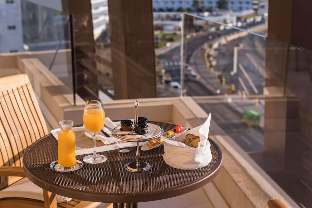 Фото Bellevue On The Beach Suites