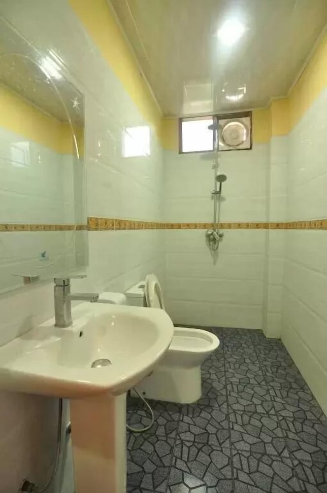 Фото Shwe Na Di Guest House