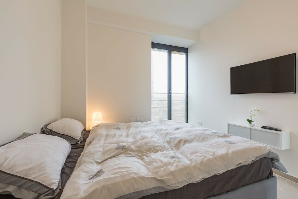 Фото White City Tower