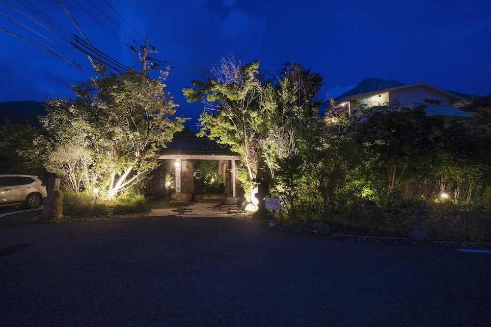 Фото Yufuin Besso Shikisai Hotel