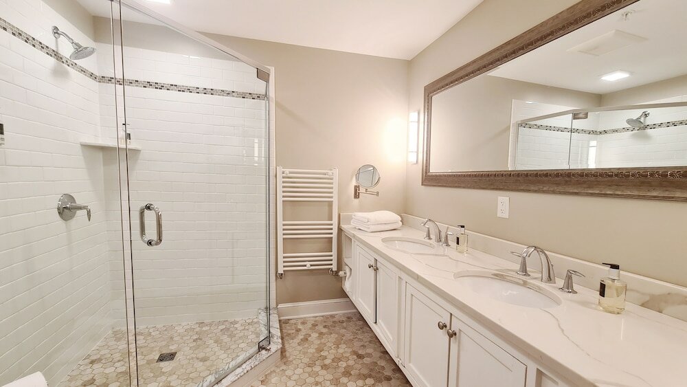 Фото Lakehouse Inn