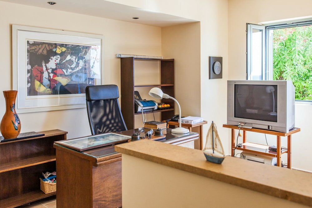 Фото Absolute Villa by Stylish Stays