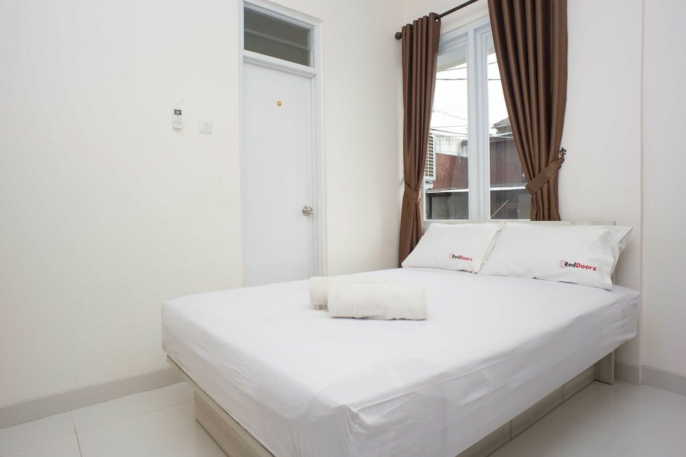 Фото RedDoorz @ Radio Dalam