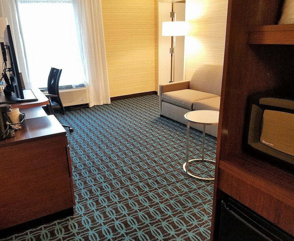 Фото Fairfield Inn & Suites Springfield Holyoke