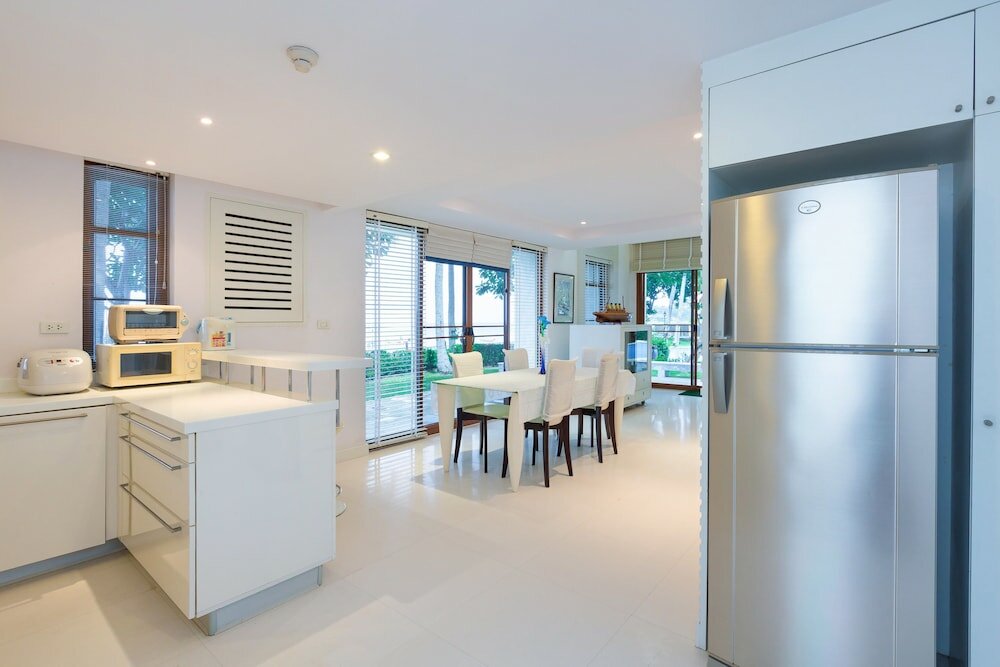 Фото Baan LonSai Beachfront Condominium