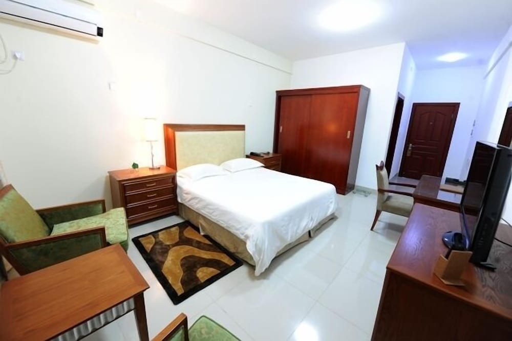 Фото Hotel Ritz Waku-Kungo