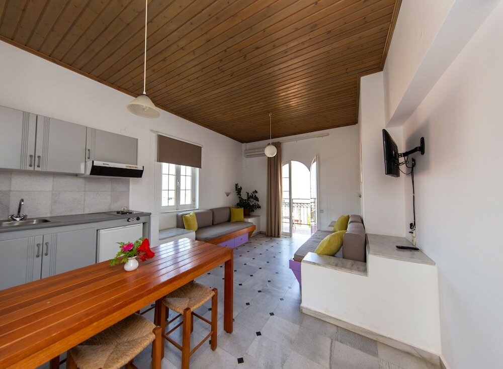 Фото Manias Hotel Apartments