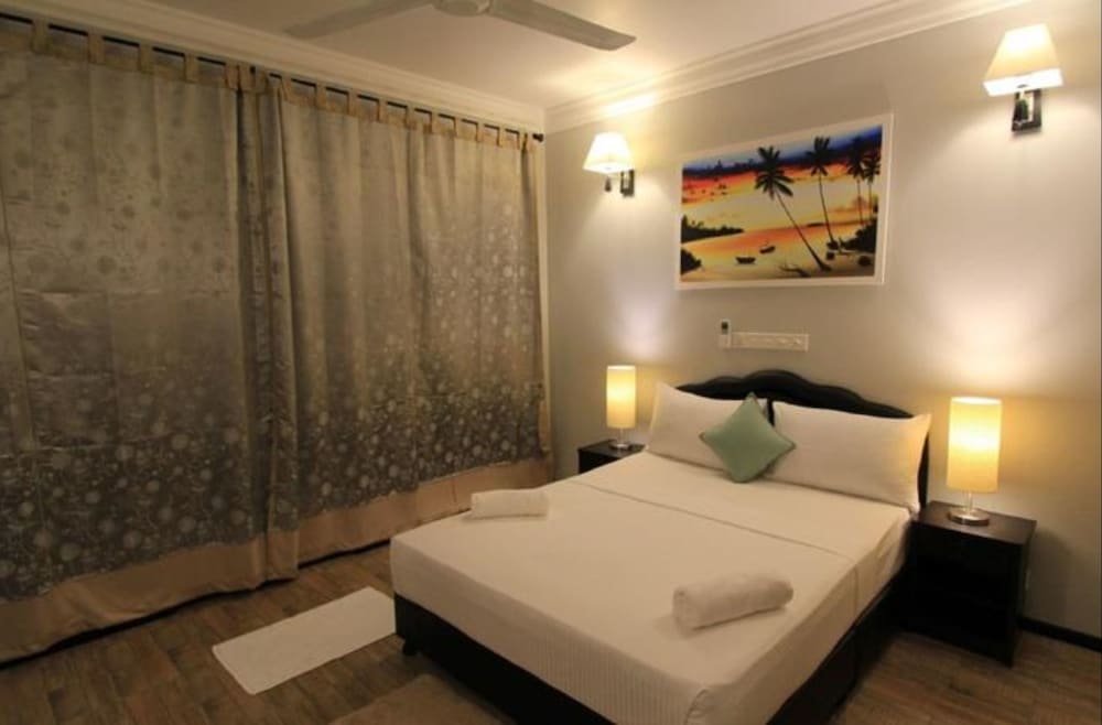 Фото Local Island Inn