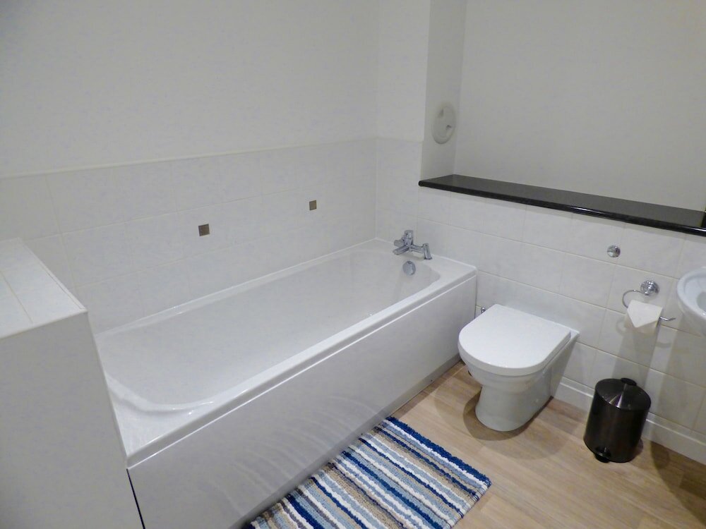 Фото The Barony Suite Apartment