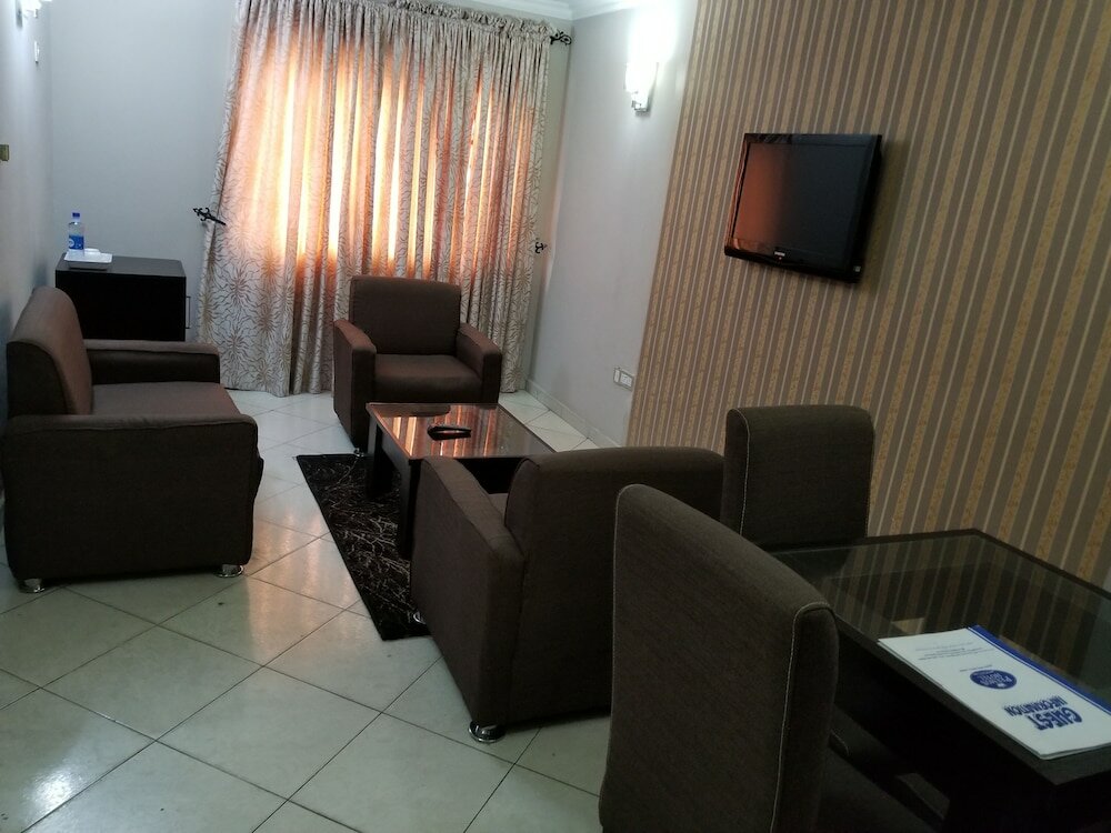 Фото Peemos Place Warri