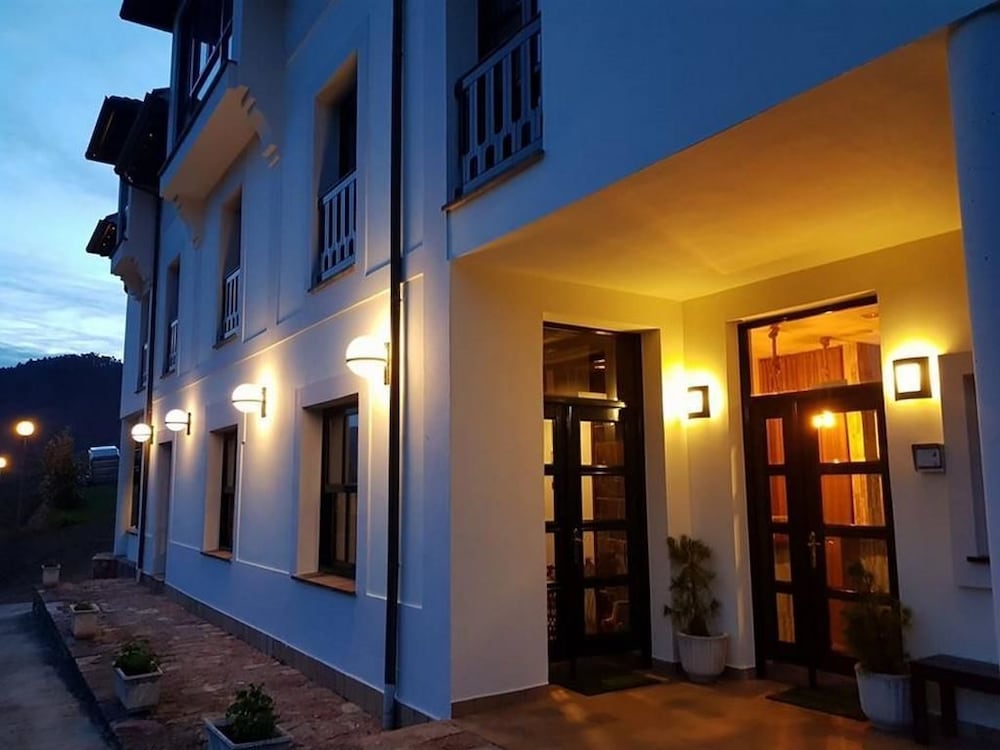 Фото Hotel Rural Montañas de Covadonga