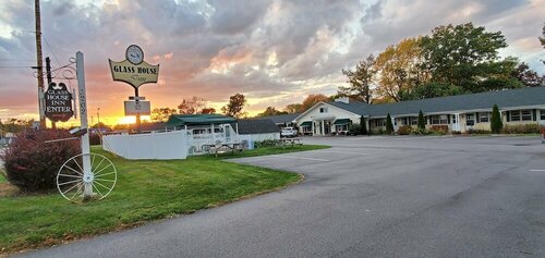 Гостиница Glass House Inn Erie Near I-90 & I-79 в Эри