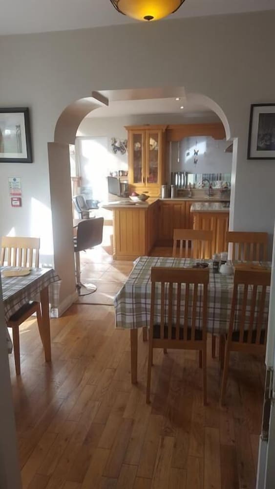 Фото Rose Park House Bed & Breakfast