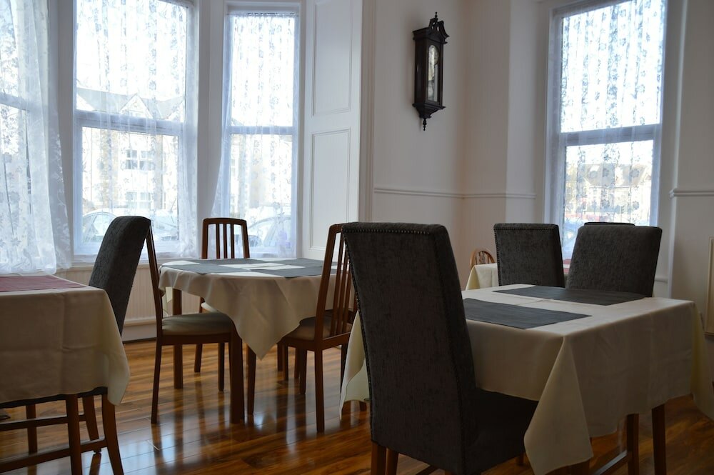 Фото Holly Lodge Guest House