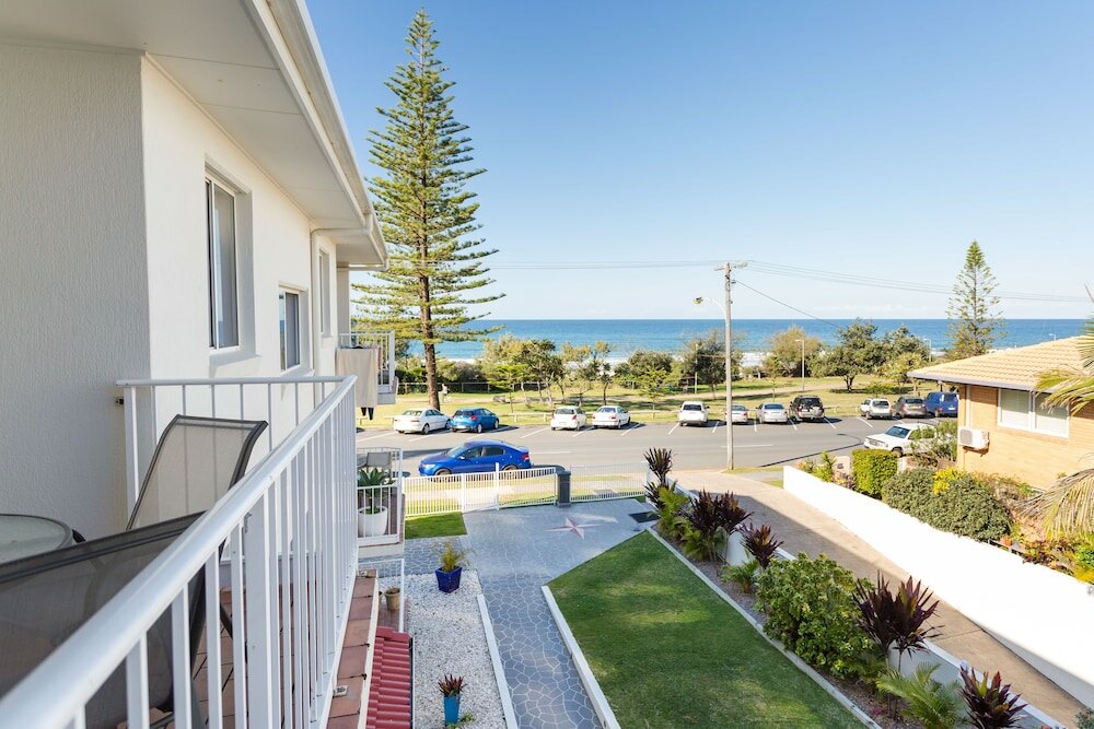 Фото Burleigh Point Holiday Apartments