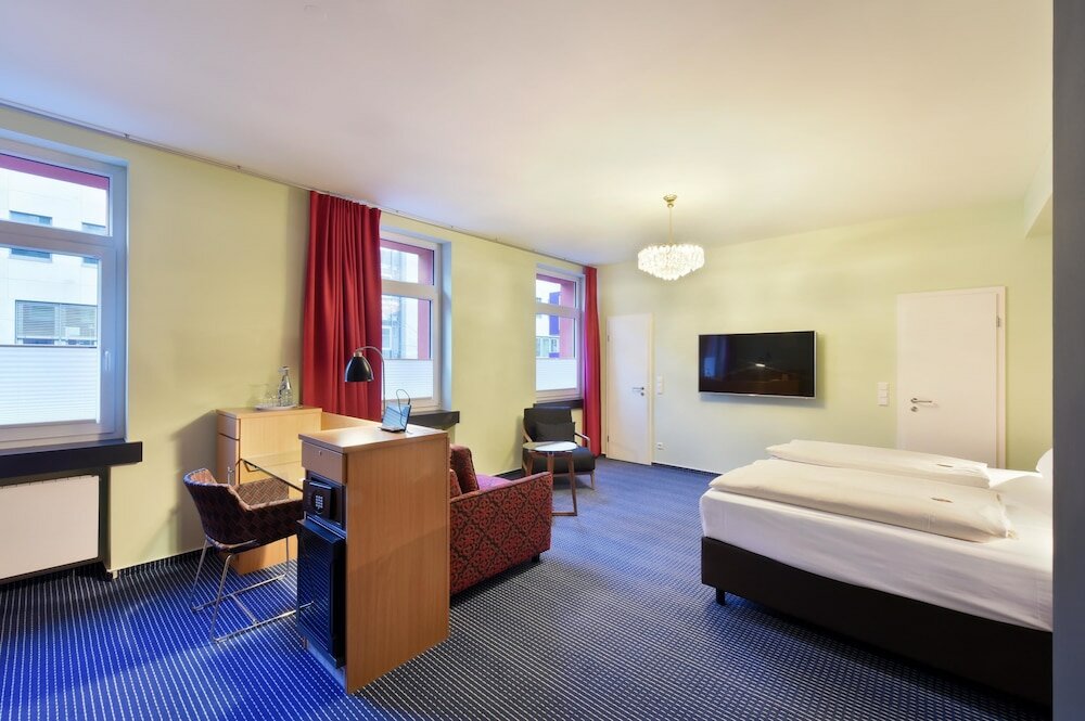 Фото отеля 2