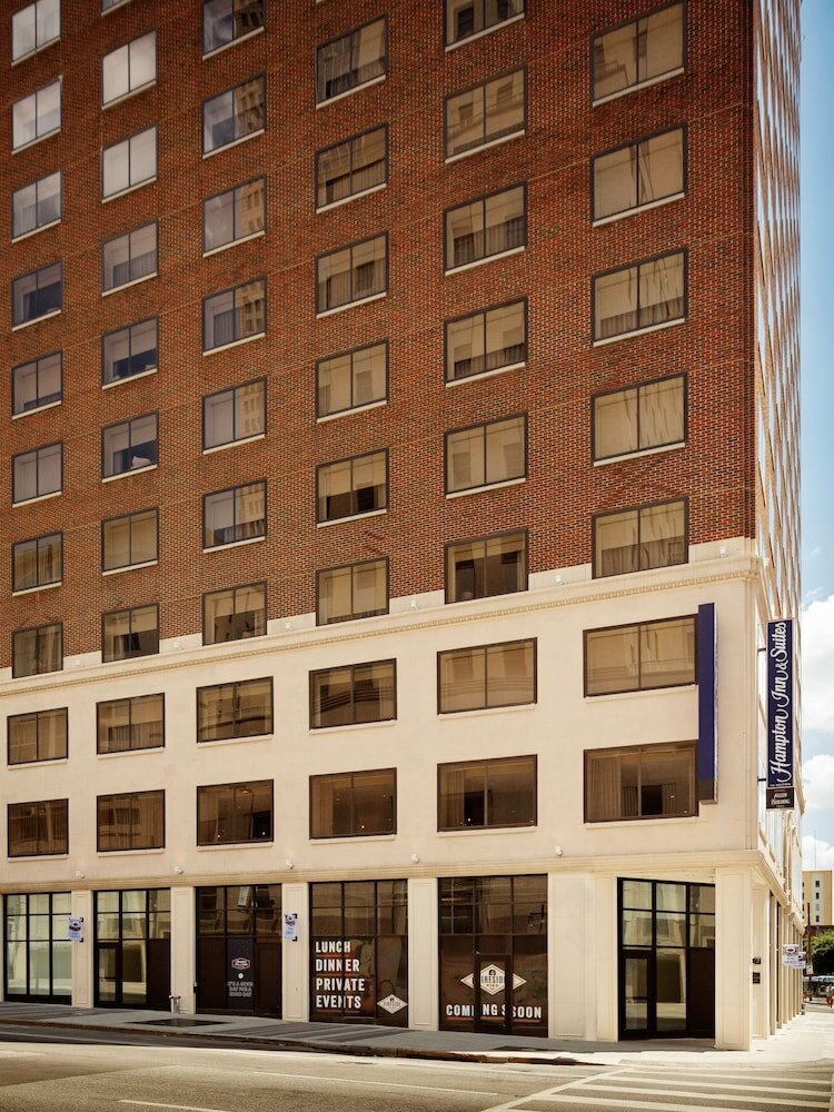 Фото Hampton Inn & Suites Dallas Downtown