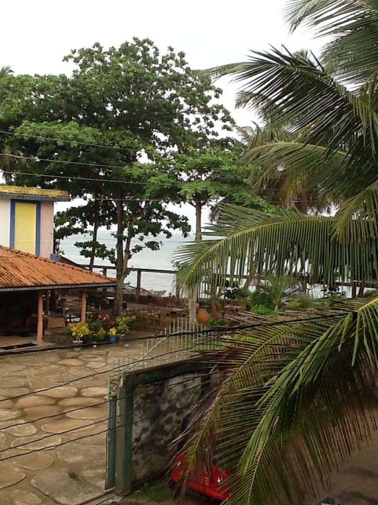 Фото Catamaran Beach Home and Restaurant